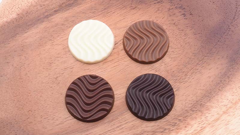 ロイズピュアチョコレートの4種を開封