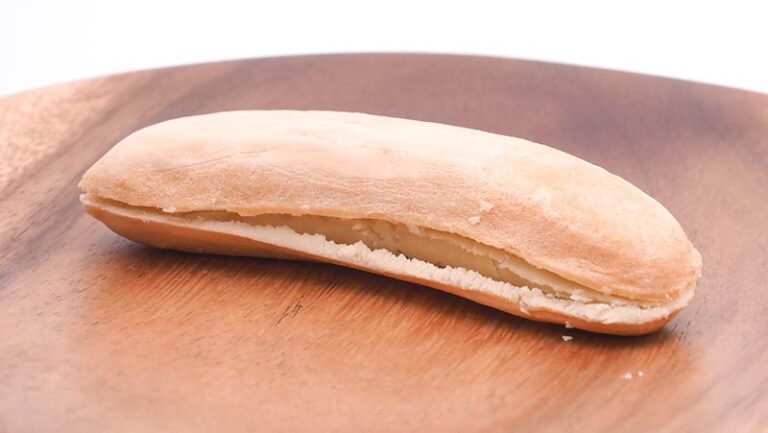 バナナ最中(かさい製菓)|なぜ青森銘菓?昭和初期に憧れから生まれたバナナ餡